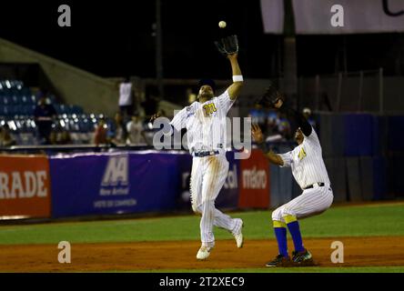 Valencia, Carabobo, Venezuela. 21 ottobre 2023. 21 ottobre 2023. Prima partita di baseball professionistico venezuelana della stagione 2023-2024 tra Aguilas del Zulia e Navegantes del Magallanes allo stadio Jose Bernardo Perez nella città di Valencia, stato del Carabobo. Foto: Juan Carlos Hernandez (Credit Image: © Juan Carlos Hernandez/ZUMA Press Wire) SOLO USO EDITORIALE! Non per USO commerciale! Foto Stock