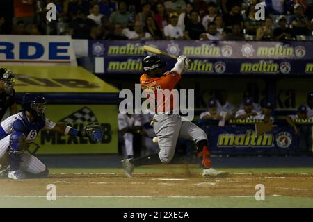 Valencia, Carabobo, Venezuela. 21 ottobre 2023. 21 ottobre 2023. Prima partita di baseball professionistico venezuelana della stagione 2023-2024 tra Aguilas del Zulia e Navegantes del Magallanes allo stadio Jose Bernardo Perez nella città di Valencia, stato del Carabobo. Foto: Juan Carlos Hernandez (Credit Image: © Juan Carlos Hernandez/ZUMA Press Wire) SOLO USO EDITORIALE! Non per USO commerciale! Foto Stock