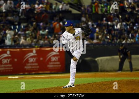 Valencia, Carabobo, Venezuela. 21 ottobre 2023. 21 ottobre 2023. Prima partita di baseball professionistico venezuelana della stagione 2023-2024 tra Aguilas del Zulia e Navegantes del Magallanes allo stadio Jose Bernardo Perez nella città di Valencia, stato del Carabobo. Foto: Juan Carlos Hernandez (Credit Image: © Juan Carlos Hernandez/ZUMA Press Wire) SOLO USO EDITORIALE! Non per USO commerciale! Foto Stock