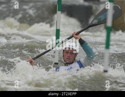 Anatole Delassus Champion de France C1 Men durante i campionati francesi Slalom e kayak Cross, evento canoa il 21 ottobre 2023 allo Stade d'eaux vives di Cesson-Sevigne, Francia. Foto Laurent Lairys/ABACAPRESS.COM credito: Abaca Press/Alamy Live News Foto Stock