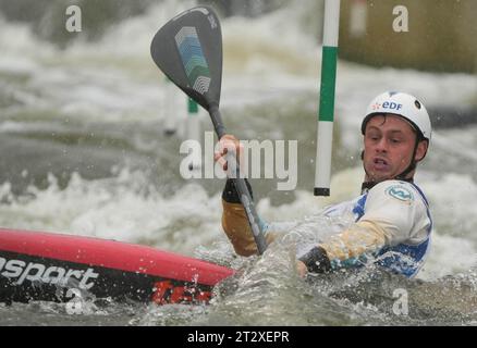 Anatole Delassus Champion de France C1 Men durante i campionati francesi Slalom e kayak Cross, evento canoa il 21 ottobre 2023 allo Stade d'eaux vives di Cesson-Sevigne, Francia. Foto Laurent Lairys/ABACAPRESS.COM credito: Abaca Press/Alamy Live News Foto Stock