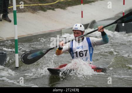 Anatole Delassus Champion de France C1 Men durante i campionati francesi Slalom e kayak Cross, evento canoa il 21 ottobre 2023 allo Stade d'eaux vives di Cesson-Sevigne, Francia. Foto Laurent Lairys/ABACAPRESS.COM credito: Abaca Press/Alamy Live News Foto Stock