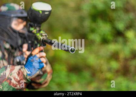 giocatore di paintball pronto per la battaglia Foto Stock