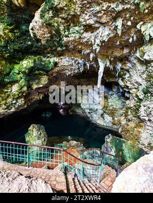 Grotta del Parco Nazionale Los Tres Ojos a Santo Domingo, Repubblica Dominicana Foto Stock