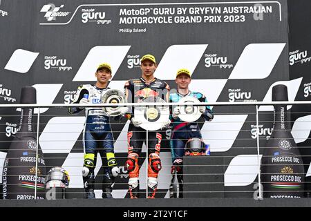 Phillip Island, Australia. 22 ottobre 2023. Gare di Moto2 e Moto3 del Gran Premio d'Australia di MotoGP sul circuito di Phillip Island. 22 ottobre 2023 in foto: Moto3 Deniz Oncu, Ayumu Sasaki e Joel Kelso Carreras de Moto2 y Moto3 del Gran Premio de MotoGP de Australia en el circuito Internacional de Phillip Island. 22 de Octubre de 2023 POOL/ MotoGP.com/Cordon le immagini della stampa saranno esclusivamente per uso editoriale. Credito obbligatorio: © motogp.com credito: CORDON PRESS/Alamy Live News Foto Stock