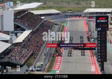 Austin, Vereinigte Staaten. 21 ottobre 2023. 21 ottobre 2023, Circuit of the Americas, Austin, Formula 1 Lenovo United States Grand Prix 2023, nella foto l'inizio della gara sprint credito: dpa/Alamy Live News Foto Stock