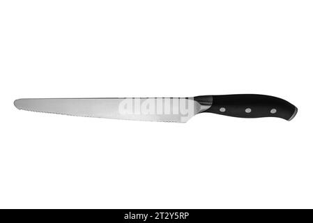 Coltello con lama seghettata per tagliare il pane isolato su bianco con percorso di taglio incluso Foto Stock