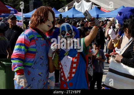 Non esclusiva: 21 ottobre 2023, città del Messico, Messico: Centinaia di persone vestite da zombie partecipano alla marcia degli zombie a città del Messico. Ottobre Foto Stock