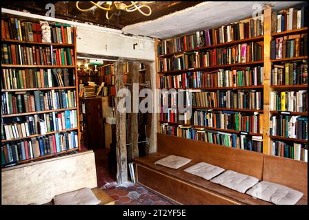 Shakespeare and Company la famosa libreria in lingua inglese a Parigi, fondata nel 1919 da Syliva Beach. Paris.France. Vvbvanbree fotografie Foto Stock