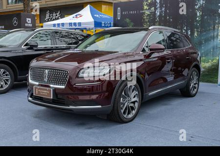 ZHONGSHAN GUANGDONG Cina-10 giugno 2022: Un'auto Lincoln Maroon. Foto Stock