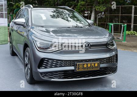 ZHONGSHAN GUANGDONG Cina-10 giugno 2022: Un'auto VolksWagenwerk grigia. Foto Stock