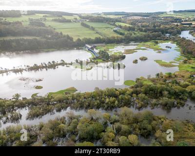 Fiume dee allagato a Cults Aberdeen Scozia dopo Storm Babet Foto Stock