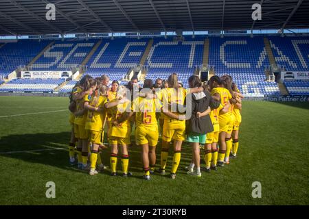 Reading, Regno Unito. 22 ottobre 2023. Reading, Inghilterra, 22 ottobre 2023: Lo Sheffield United festeggia la vittoria del 3-1 dopo la partita del Barclays Womens Championship tra Reading e Sheffield United allo stadio Select Car leasing di Reading. (Tom Phillips/SPP) credito: SPP Sport Press Photo. /Alamy Live News Foto Stock