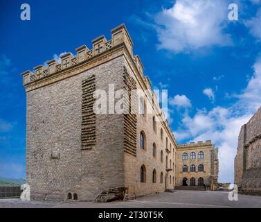 Castello di Hambach vicino a Neustadt an der Weinstrasse, strada tedesca del vino, regione del Palatinato, Renania-Palatinato, Germania, Europa Foto Stock