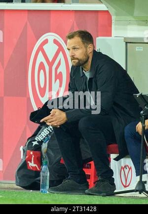 Bo Svensson, MZ Trainer nella partita 1. FSV MAINZ 05 - FC BAYERN MUENCHEN 1-3 il 21 ottobre 2023 a Magonza, Germania. Stagione 2023/2024, 1.Bundesliga, FCB, München, giorno 8, 8.Spieltag © Peter Schatz / Alamy Live News - LE NORMATIVE DFL VIETANO QUALSIASI UTILIZZO DI FOTOGRAFIE come SEQUENZE DI IMMAGINI e/o QUASI-VIDEO - Foto Stock