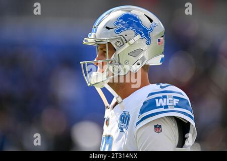 Baltimora, Stati Uniti. 22 ottobre 2023. Il quarterback dei Detroit Lions Jared Goff (16) si riscalda prima di affrontare i Baltimore Ravens al M&T Bank Stadium di Baltimora, Maryland, domenica 22 ottobre 2023. Foto di David Tulis/UPI credito: UPI/Alamy Live News Foto Stock