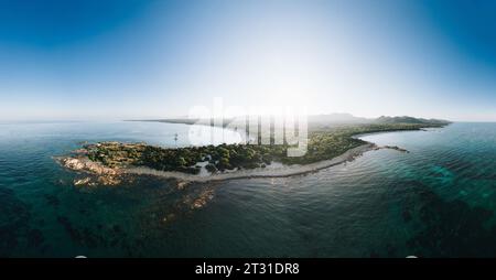 Spiaggia Cala Ginepro. Famosa destinazione turistica vicino ad Orosei, sulla costa orientale della Sardegna in Italia. Foto Stock