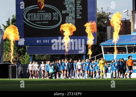 Birmingham, Regno Unito. 22 ottobre 2023. Birmingham, Inghilterra, 22 ottobre 2023: I giocatori entrano in campo durante la partita di calcio fa Womens Championship tra Birmingham City e Watford a St Andrews a Birmingham, Inghilterra (Natalie Mincher/SPP) credito: SPP Sport Press Photo. /Alamy Live News Foto Stock