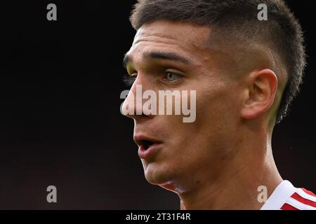 Nottingham, Regno Unito. 21 ottobre 2023. Nicols Domnguez di Nottingham Forest durante la partita di Premier League tra Nottingham Forest e Luton Town al City Ground, Nottingham sabato 21 ottobre 2023. (Foto di Jon Hobley/mi News/NurPhoto) credito: NurPhoto SRL/Alamy Live News Foto Stock