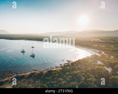 Spiaggia Cala Ginepro. Famosa destinazione turistica vicino ad Orosei, sulla costa orientale della Sardegna in Italia. Foto Stock