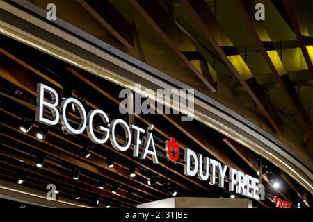 Bogotà, Colombia - 23 gennaio 2023: Cartello d'ingresso duty free all'aeroporto El Dorado Foto Stock