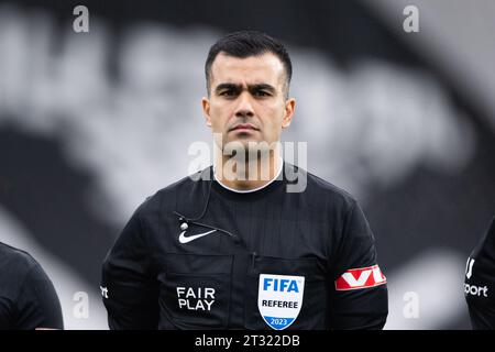 Lillestrom, Norvegia. 22 ottobre 2023. L'arbitro Rohit Saggi è stato visto durante l'Eliteserien match tra Lillestrom e Vaalerenga allo Stadion Lillestrom di Aaraaasen. (Foto: Gonzales Photo/Alamy Live News Foto Stock