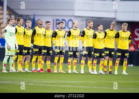 Lillestrom, Norvegia. 22 ottobre 2023. I giocatori del Lillestrom si schierano per la partita Eliteserien tra Lillestrom e Vaalerenga allo Stadion Lillestrom di Aaraaasen. (Foto: Gonzales Photo/Alamy Live News Foto Stock