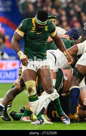 Saint Denis, Francia. 21 ottobre 2023. Julien Mattia/le Pictorium - Inghilterra - Sud Africa - Coppa del mondo di rugby - 21/10/2023 - Francia/Senna-Saint-Denis/Saint-Denis - il capitano degli Springboks Siya Kolisi lascia la mischia con i pantaloncini bassi. Durante la semifinale della Coppa del mondo di rugby tra Inghilterra e Sudafrica allo Stade de France il 21 ottobre 2023. Crediti: LE PICTORIUM/Alamy Live News Foto Stock