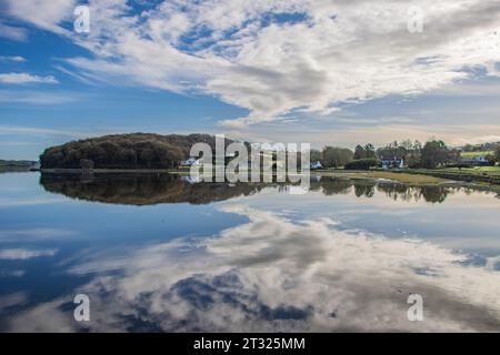 Timoleague, Co. Cork, estuario in alta marea nell'ottobre 2023. Foto Stock