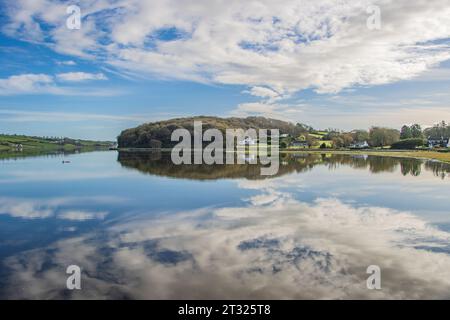 Timoleague, Co. Cork, estuario in alta marea nell'ottobre 2023. Foto Stock