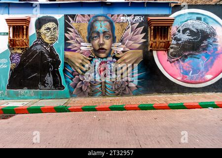 Bogotà, Colombia - 1° gennaio 2023: Murale sul muro di una casa nel distretto di la Candelaria Foto Stock