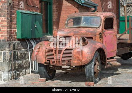 Lo storico Distillery District di Toronto è famoso per la sua architettura industriale vittoriana e per i suoi ristoranti, caffè, negozi, gallerie e thea Foto Stock