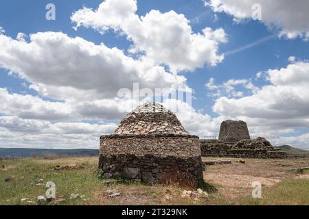 Antico Nuraghe Santu Antine situato in Sardegna, Italia Foto Stock