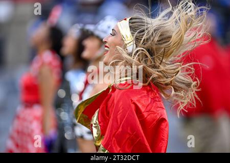 Baltimora, Stati Uniti. 22 ottobre 2023. Le cheerleaders dei Baltimore Ravens si vestono per Halloween durante una partita contro i Detroit Lions al M&T Bank Stadium di Baltimora, Maryland, domenica 22 ottobre 2023. Baltimore ha vinto 38-6. Foto di David Tulis/UPI credito: UPI/Alamy Live News Foto Stock