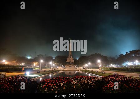 Notte di riposo in Piazza generale Tiburcio a Praia Vermelha - Urca, Rio de Janeiro, Brasile Foto Stock