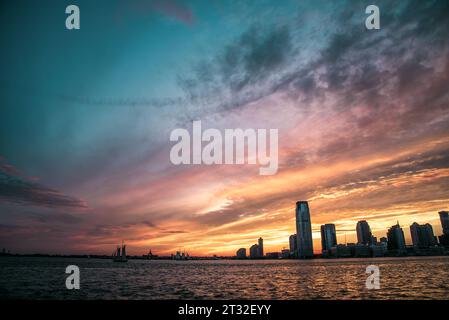 Un magico tramonto sul Jersey - Manhattan, New York City Foto Stock