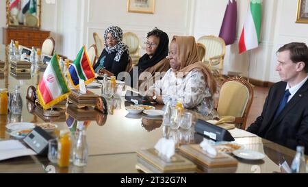 Teheran, Iran. 22 ottobre 2023. Il ministro degli Esteri iraniano (invisibile) incontra il suo omologo sudafricano NALEDI PANDOR (immagine di credito: © Ministero degli Esteri iraniano tramite ZUMA Press Wire) SOLO USO EDITORIALE! Non per USO commerciale! Foto Stock