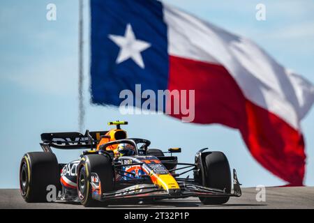 Terzo. 22 ottobre 2023. Arriva primo nella gara finale seguito da Lewis Hamilton #44 della Mercedes in secondo e Lando Norris #4 della McLaren in terzo. Credito: csm/Alamy Live News Foto Stock