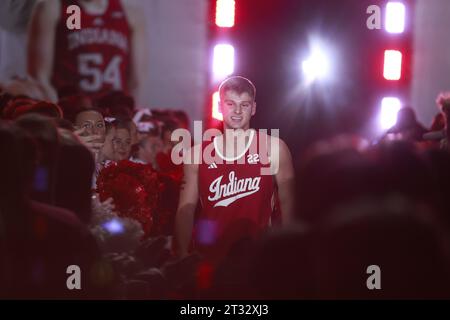 Il giocatore di basket dell'Indiana University Jackson Creel (22) viene introdotto durante l'isteria Hoosier il 20 ottobre 2023 alla Simon Skjodt Assembly Hall di Bloomington, Indiana. Foto Stock