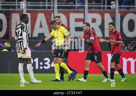 Milano, Italia. 22 ottobre 2023. Maurizio Mariani, arbitro, durante AC Milan contro Juventus FC, serie A, allo Stadio Giuseppe Meazza. Crediti: Alessio Morgese/Alessio Morgese/Emage/Alamy live news Foto Stock