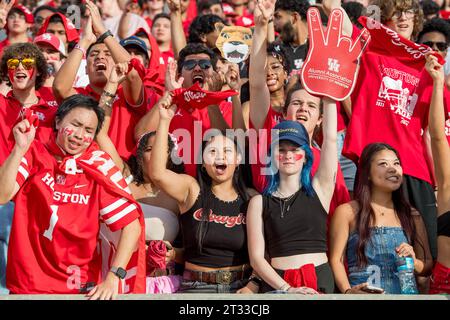 Houston, Texas, Stati Uniti. 21 ottobre 2023. Tifosi degli Houston Cougars durante una partita tra i Texas Longhorns e gli Houston Cougars a Houston, Texas. Trask Smith/CSM/Alamy Live News Foto Stock