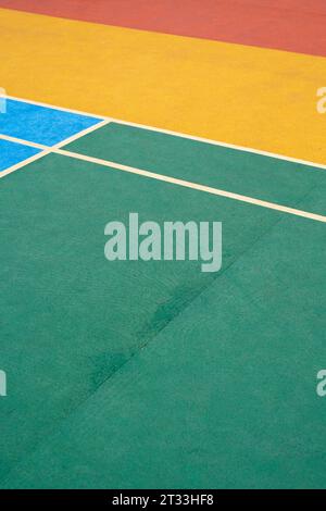 Choi Hung Estate, colorato campo da pallacanestro a Hong Kong Foto Stock