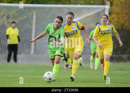 Calcio femminile: Romania terza partita di campionato tra Prahova CSU Ploiesti vs FC Petrolul Ploiesti , Stadion Metalul Filipestii de Padure , 22.10.2023 Foto Stock