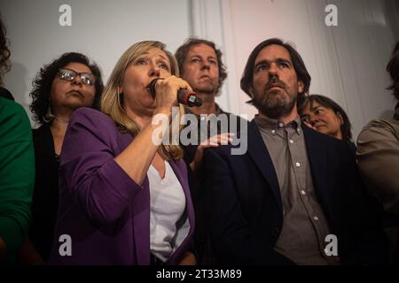 Buenos Aires, Buenos Aires, Argentina. 23 ottobre 2023. Conferenza stampa con il candidato presidenziale per il fronte sinistro, MYRIAM BREGMAN. Al suo fianco, la candidata per la vice presidente NICOLÃS DEL CAÃ‘o (Credit Image: © Daniella Fernandez Realin/ZUMA Press Wire) SOLO USO EDITORIALE! Non per USO commerciale! Foto Stock