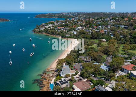 Vista aerea panoramica dei droni su Cobblers Bay e Chinamans Beach a Mosman, area delle spiagge settentrionali di Sydney, Australia. Foto Stock