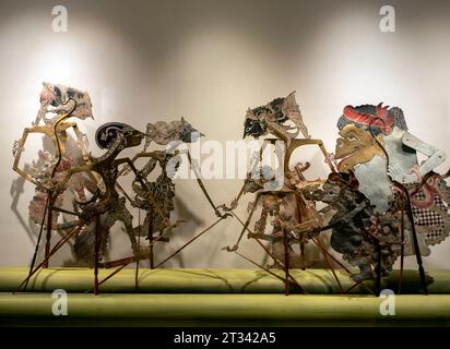 Wayang kulit, marionette ombra, un'arte tradizionale giavanese, di Giava, Indonesia. Foto Stock