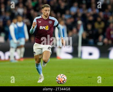 Birmingham, Regno Unito. 22 ottobre 2023. Matty Cash dell'Aston Villa durante la partita di Premier League a Villa Park, Birmingham. Il credito fotografico dovrebbe leggere: Andrew Yates/Sportimage Credit: Sportimage Ltd/Alamy Live News Foto Stock