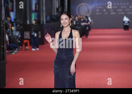 L'attrice, cantante, conduttrice televisiva e modella taiwanese An partecipa al 58° Golden Bell Awards a Taipei City, Taiwan, 21 ottobre 2023. Foto Stock