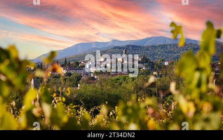Città vecchia di Castiglion Fibbocchi sotto il monte Pratomagno nel Casentino in Toscana, Italia Foto Stock
