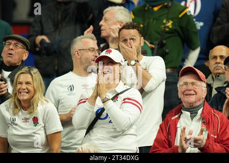 Tifosi inglesi durante la partita di semifinale della Coppa del mondo di rugby 2023 tra Inghilterra e Sudafrica allo Stade de France di Saint-Denis, in Francia, il 21 ottobre 2023. Crediti: FAR EAST PRESS/AFLO/Alamy Live News Foto Stock